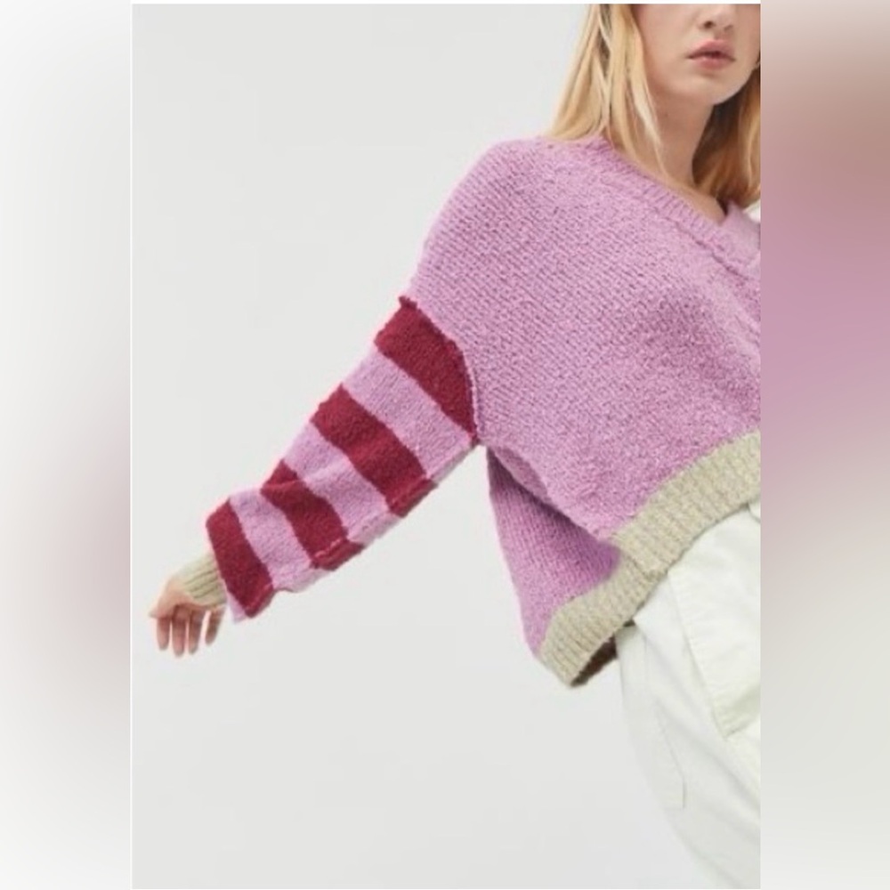 Women's Pink V-Neck Sweater - Picture 4 of 12